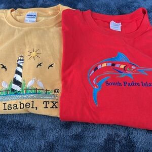 Bundle of 2 Gildan ultra cotton T-Shirts, yellow & red, size 3 XL, new w/o tags